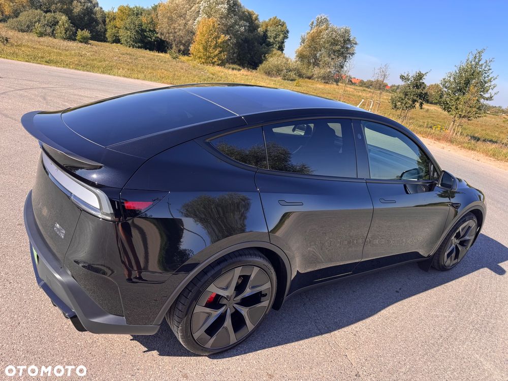 Tesla Model Y 2026 photo 4