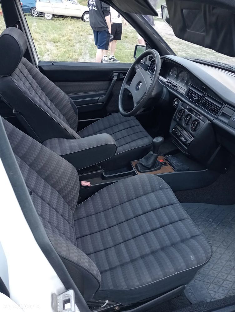Mercedes-Benz W201 (190) - 5