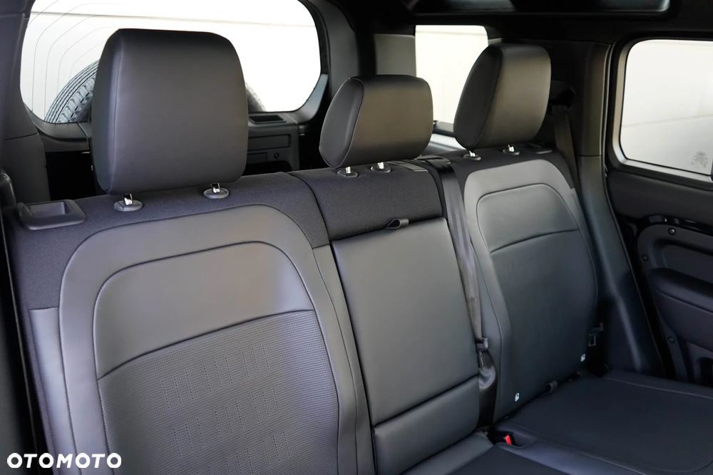 Land Rover Defender 4.4 P540 V8 Octa Black - 33
