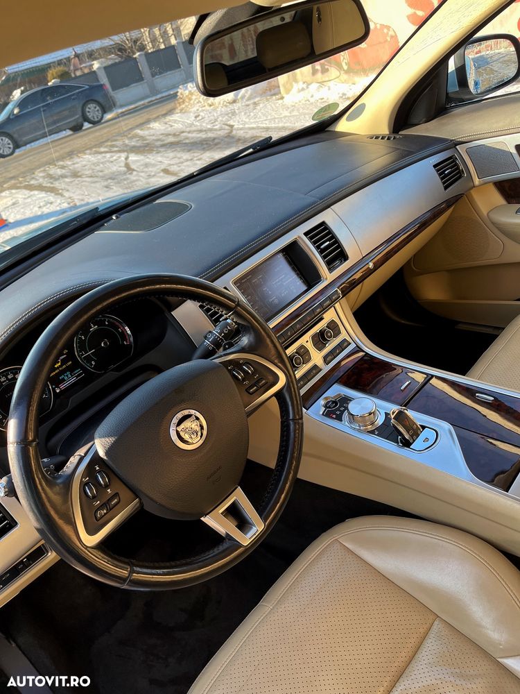 Jaguar XF 2.2 - 10