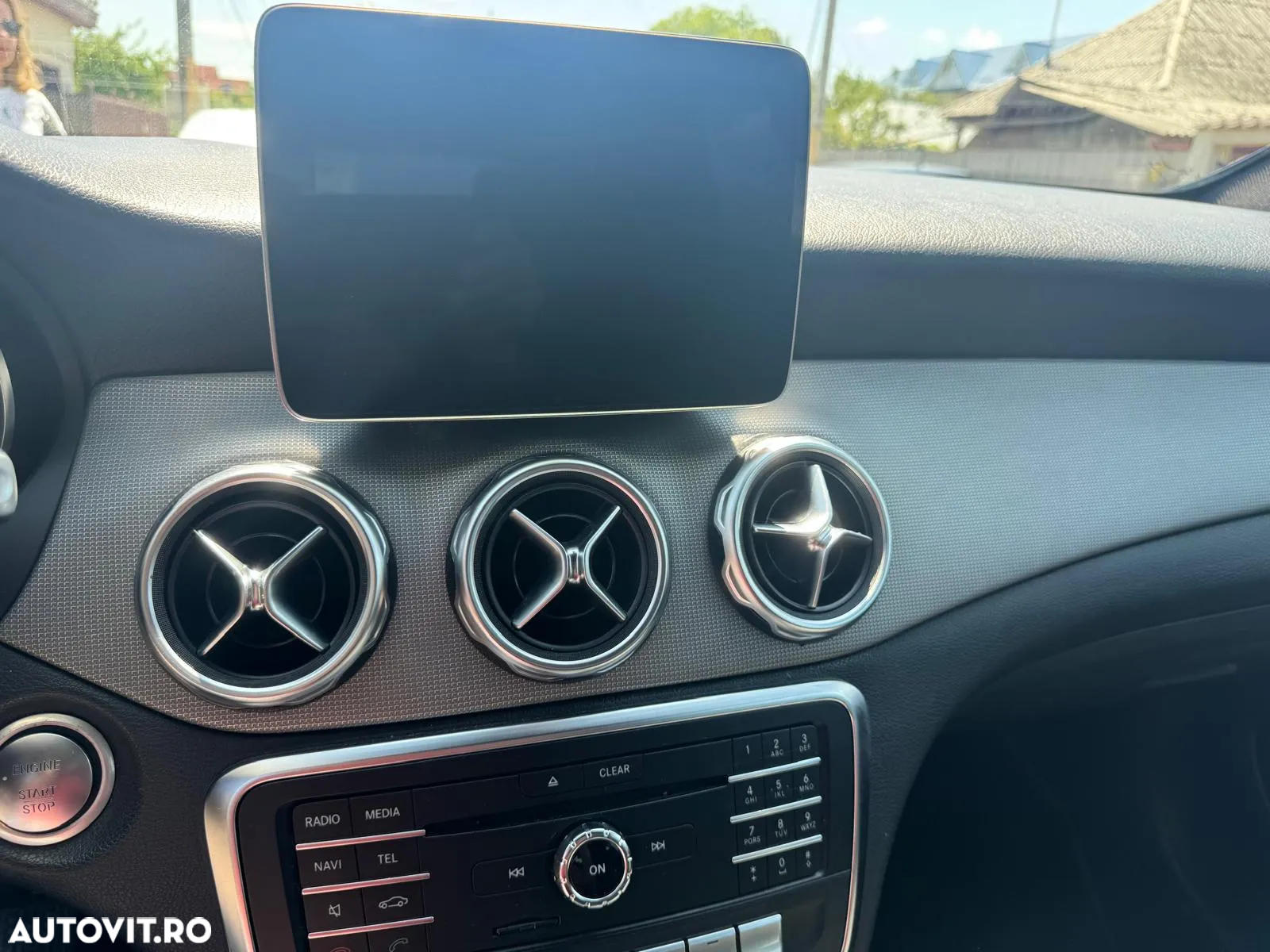 Mercedes-Benz GLA 180 7G-DCT - 13