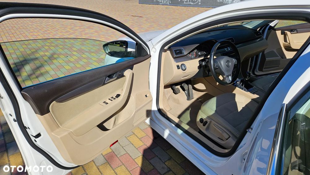 Volkswagen Passat - 20
