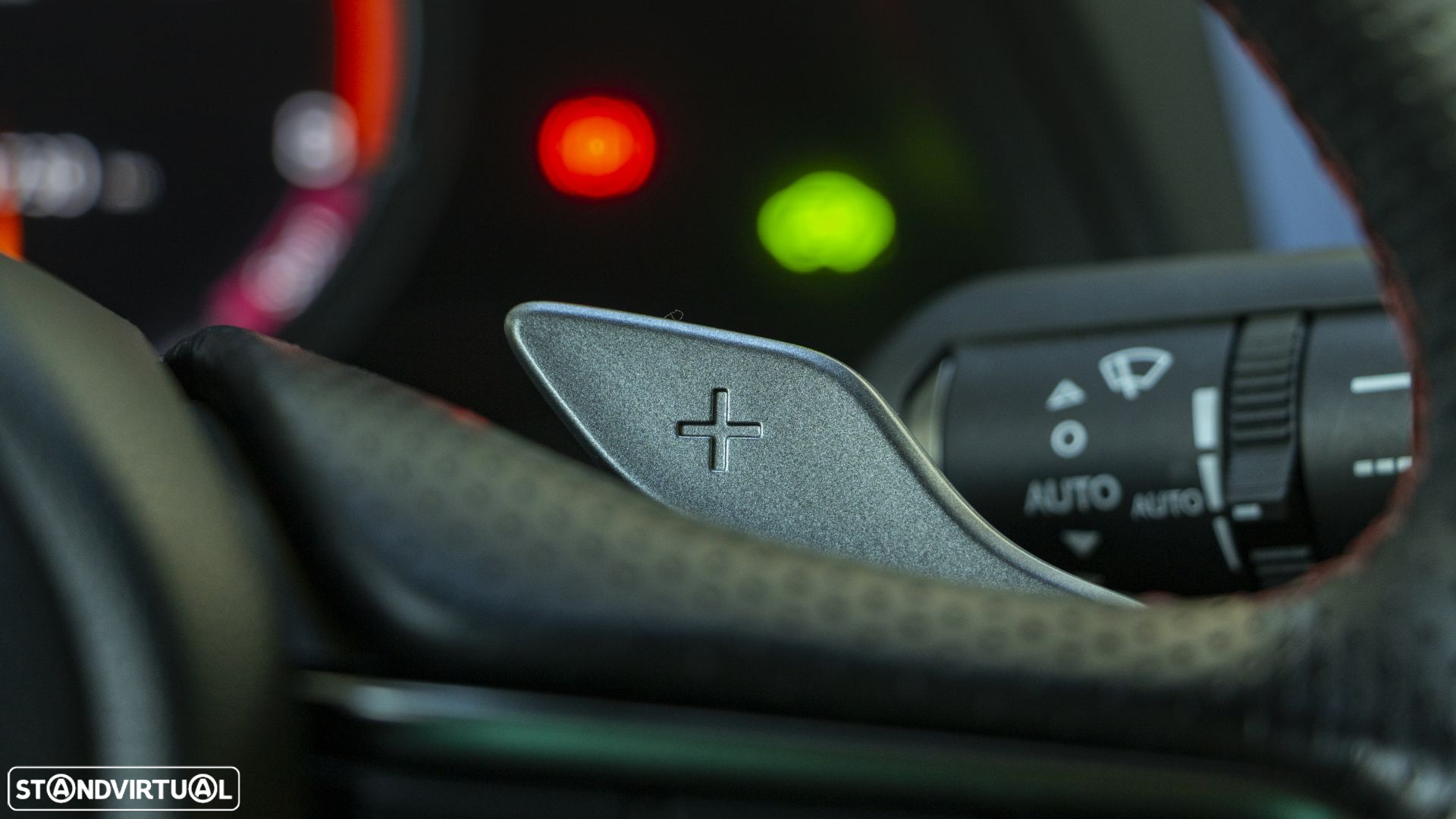 Lexus UX 250h F Sport - 35