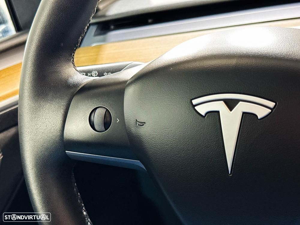 Tesla Model Y Long Range Dual Motor AWD - 36
