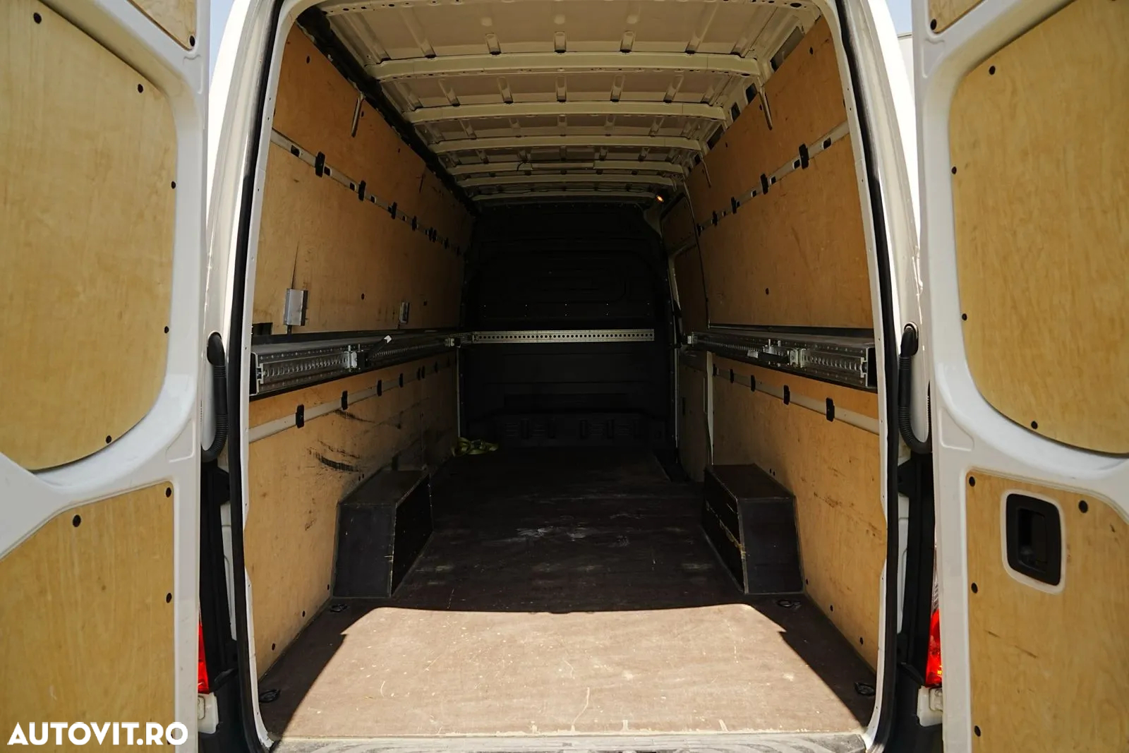 Mercedes-Benz Sprinter - 10