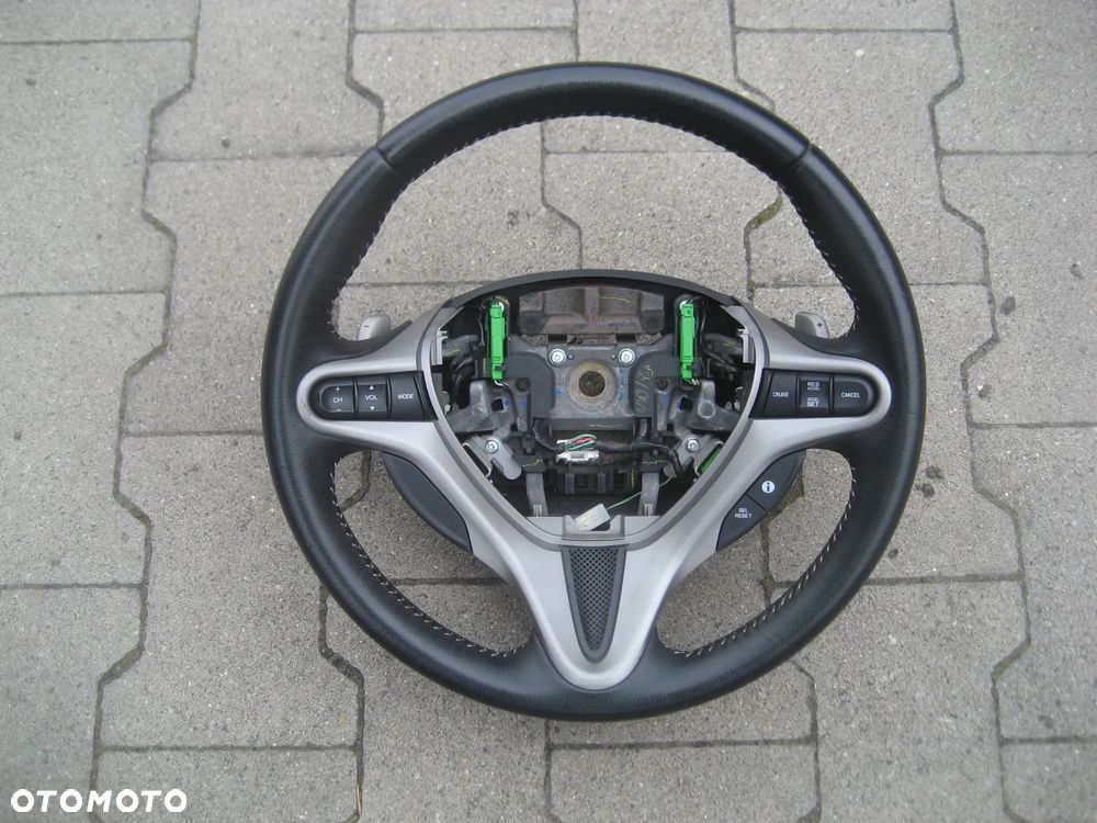 honda civic ufo VIII 06-09r 1,8b kierownica skóra łopatki