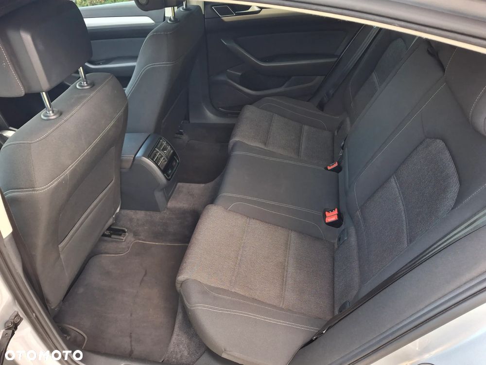 Volkswagen Passat 2.0 TDI (BlueMotion Technology) Trendline - 4