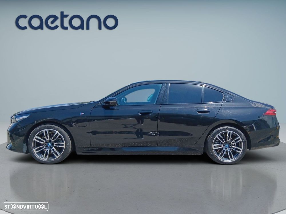 BMW 530 e Pack Desportivo M - 5