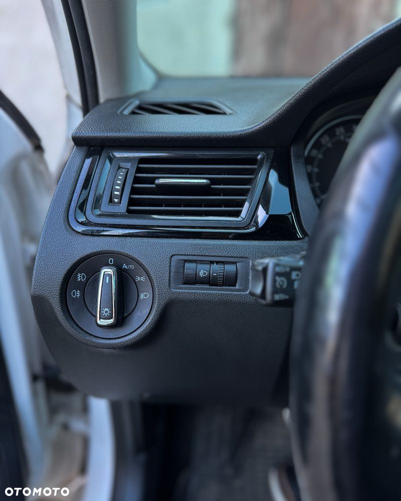 Skoda RAPID Spb 1.6 TDI DPF Ambition Max - 12