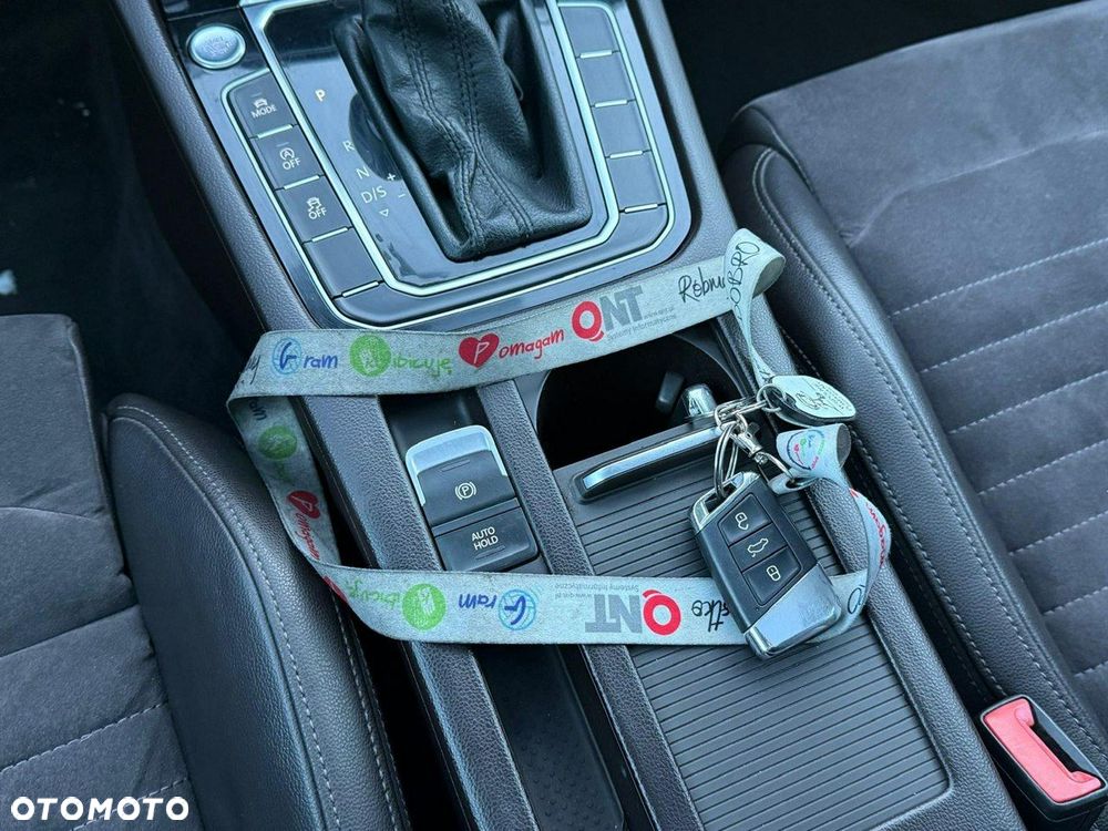 Volkswagen Passat - 16