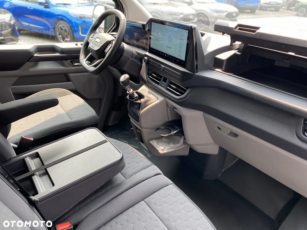 Ford Custom Van Trend - 25