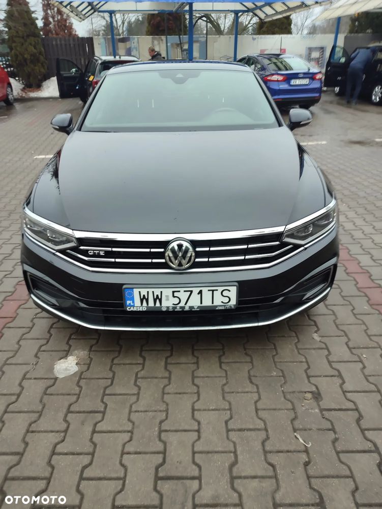 Volkswagen Passat - 1