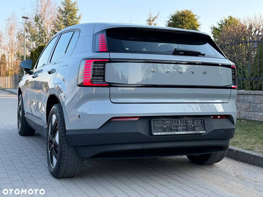 Volvo EX30 Single Motor Extended Range RWD Ultra - 8