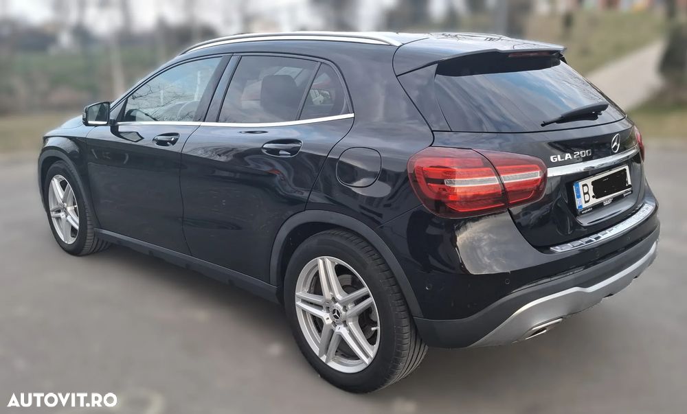 Mercedes-Benz GLA - 4