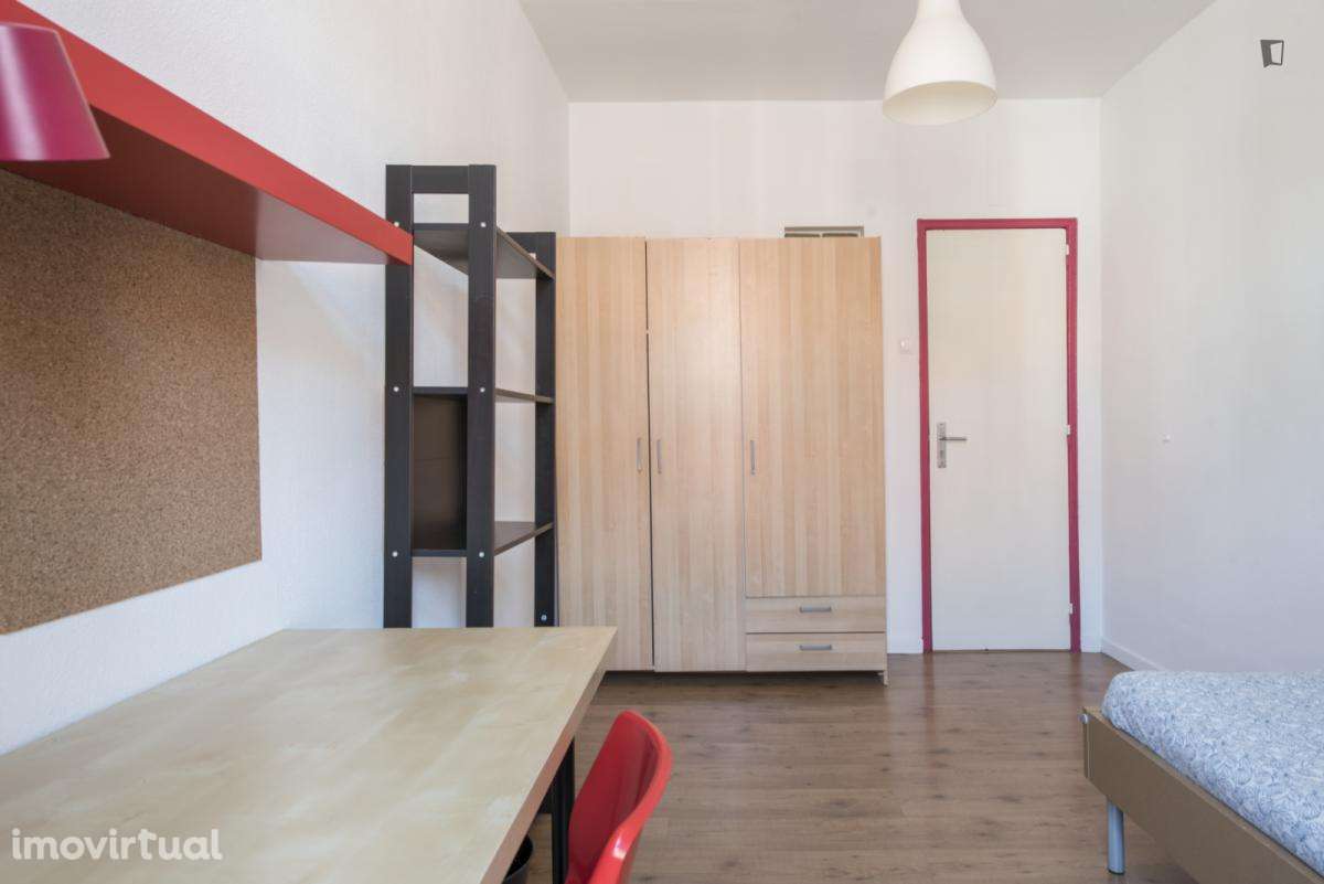 Quarto - localizado em Intendente Lisbon - Grande imagem: 3/21