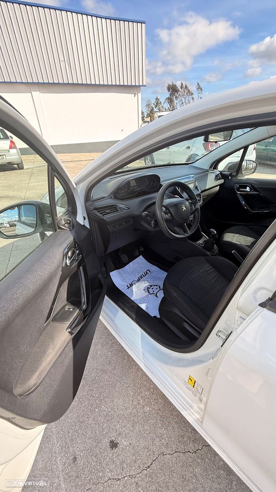 Peugeot 208 - 11