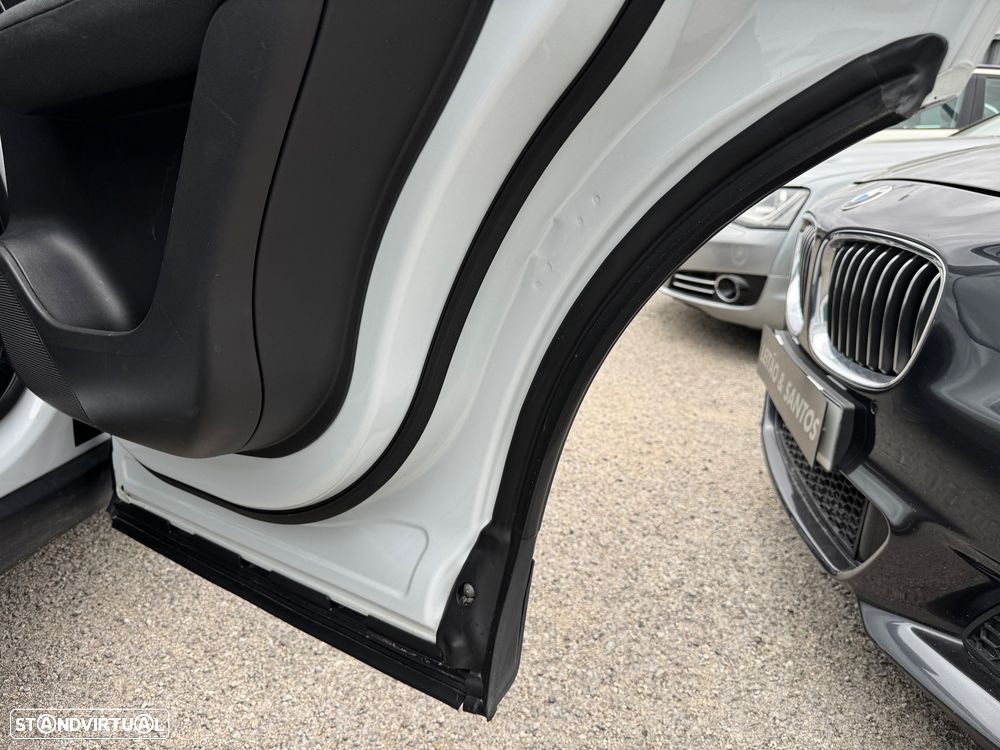Jaguar F-Pace 2.0 i4D Pure - 38