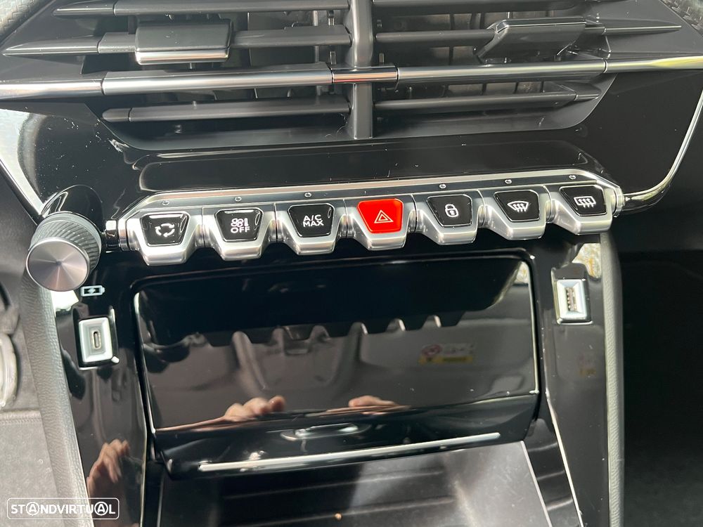 Peugeot 2008 1.2 PureTech Allure EAT8 - 22