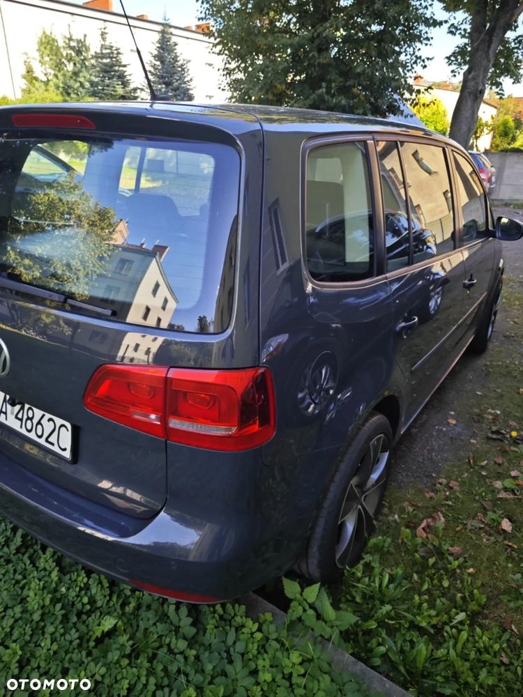 Volkswagen Touran - 11