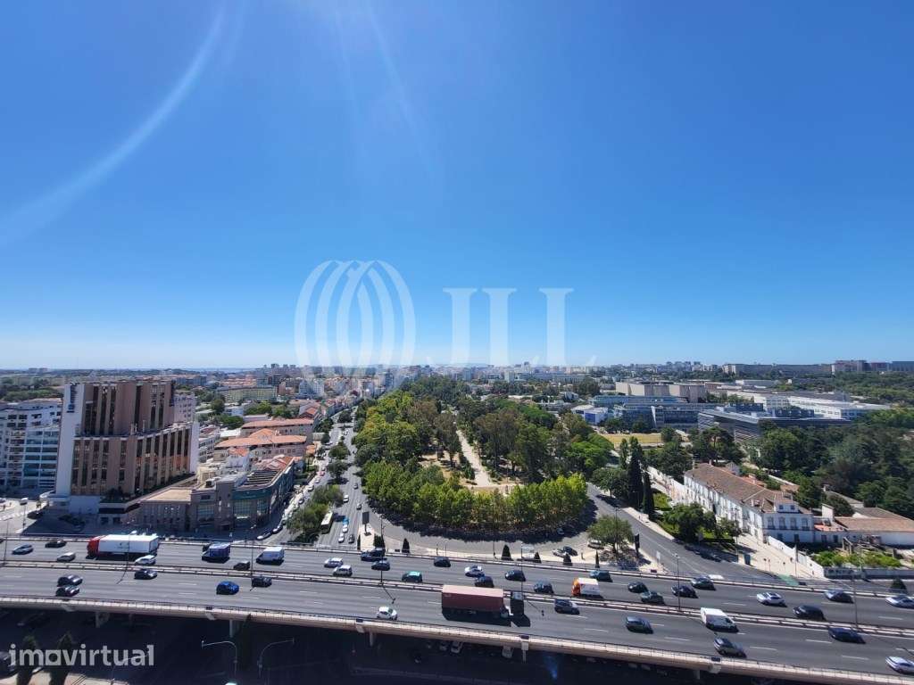 Apartamento T4+1 com varanda, no Campo Grande, em Lisboa - Grande imagem: 2/20