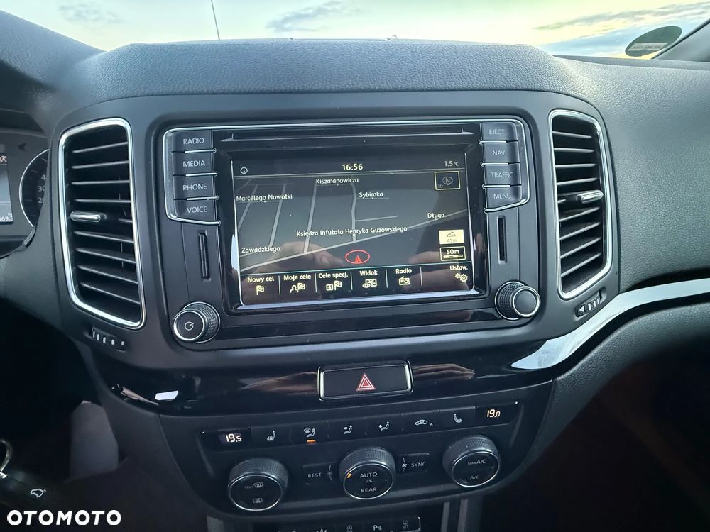 Volkswagen Sharan 2.0 TDI DSG (BlueMotion Technology) Highline - 22