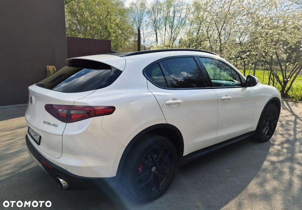 Alfa Romeo Stelvio 2.0 Turbo 16V AT8-Q4 Veloce Ti - 4
