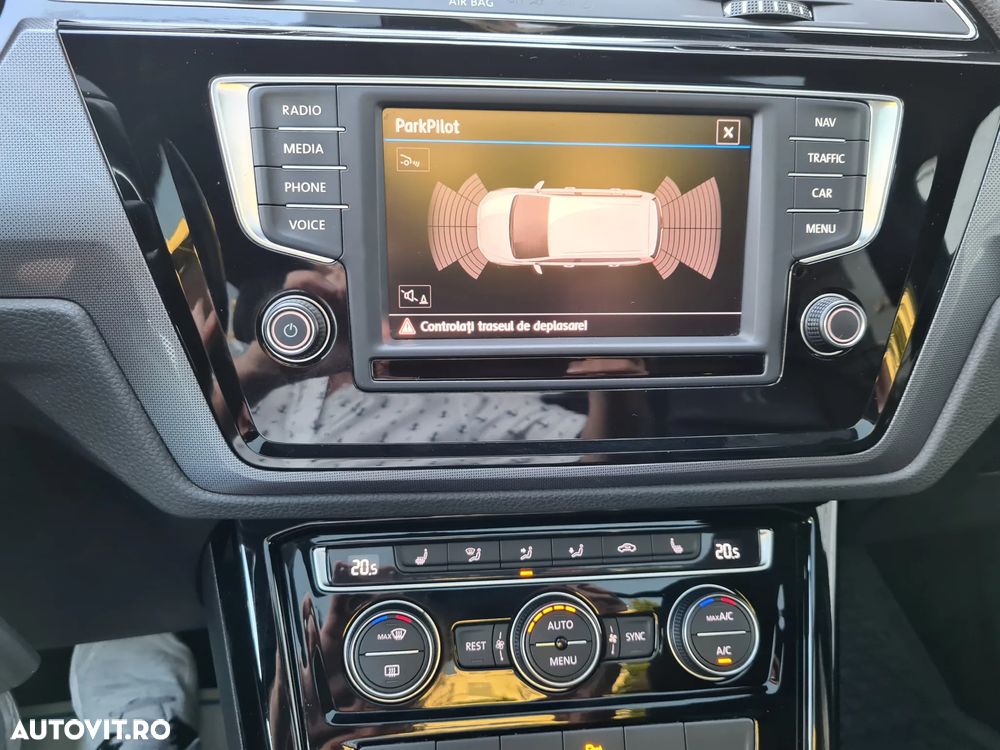 Volkswagen Touran - 15