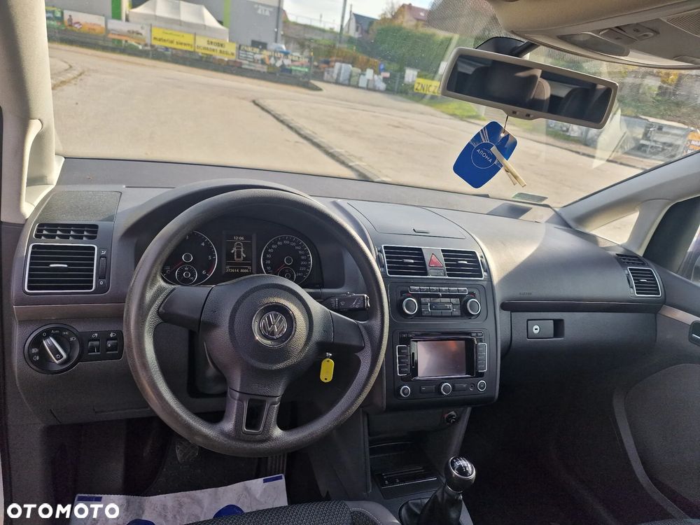 Volkswagen Touran - 11