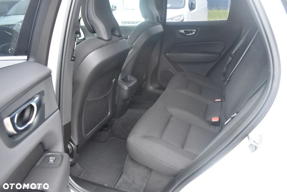 Volvo XC 60 B4 B Momentum Pro - 12