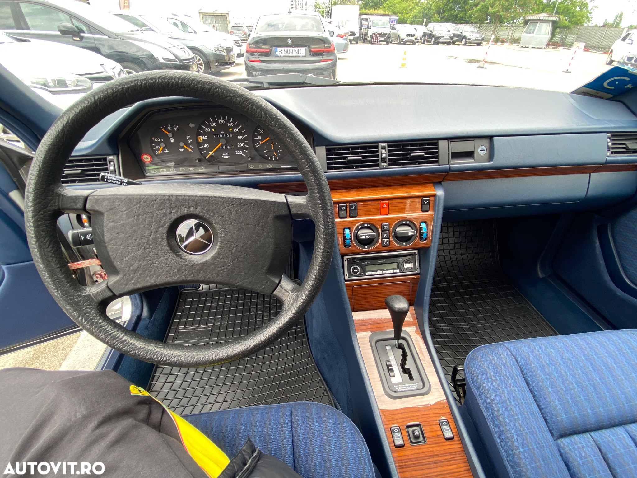 Mercedes-Benz W124 - 23