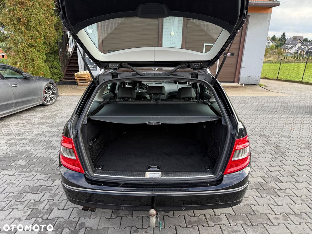 Mercedes-Benz Klasa C 180 CGI BlueEff Avantgarde - 15