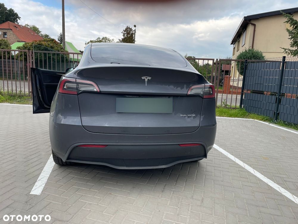 Tesla Y Long Range AWD - 14