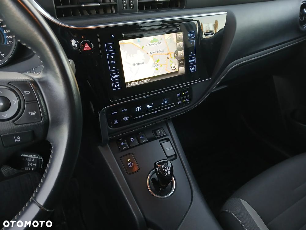 Toyota Auris Hybrid 135 Premium - 12
