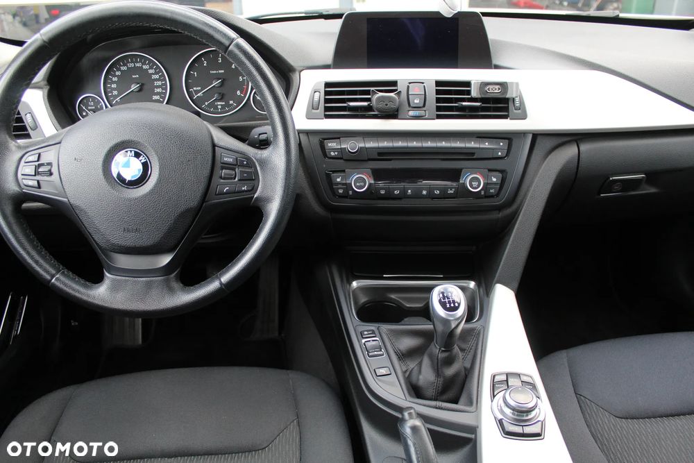 BMW Seria 3 318d - 9