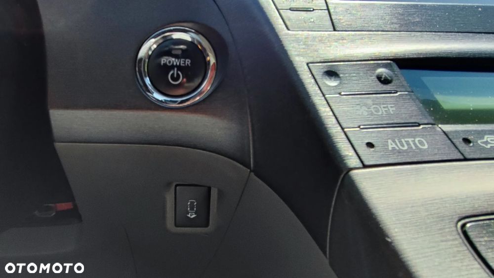 Toyota Prius (Hybrid) - 19