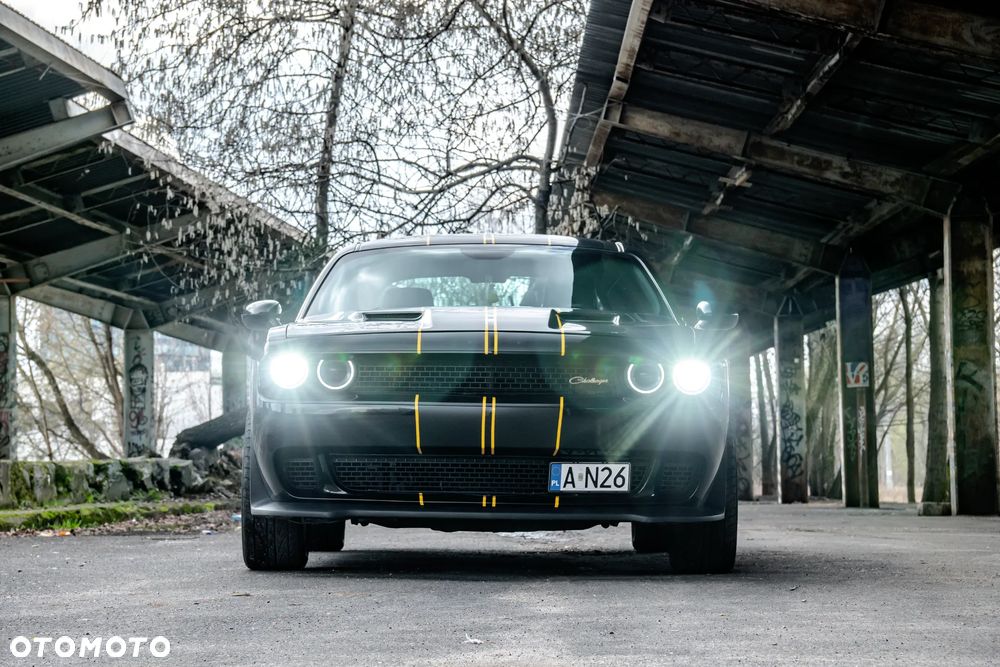 Dodge Challenger - 11