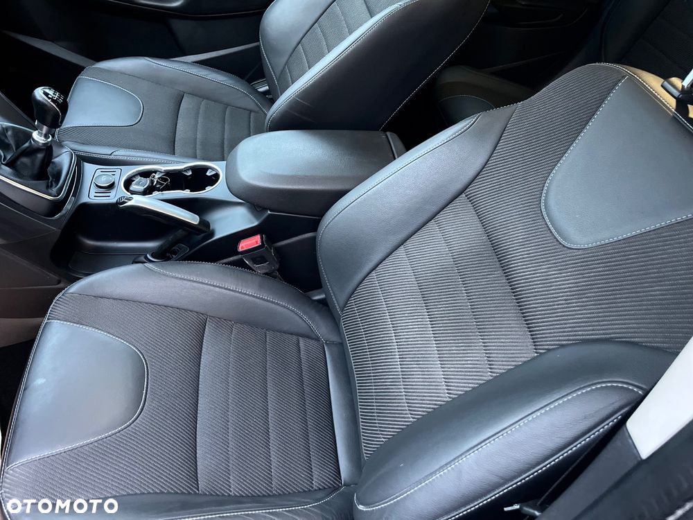 Ford Kuga 2.0 TDCi 2x4 Titanium - 10