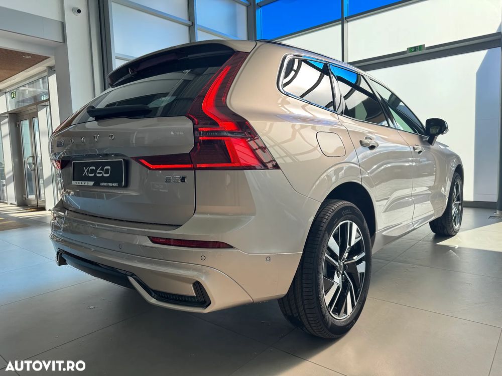 Volvo XC 60 B5 AT AWD MHEV Plus Dark - 5