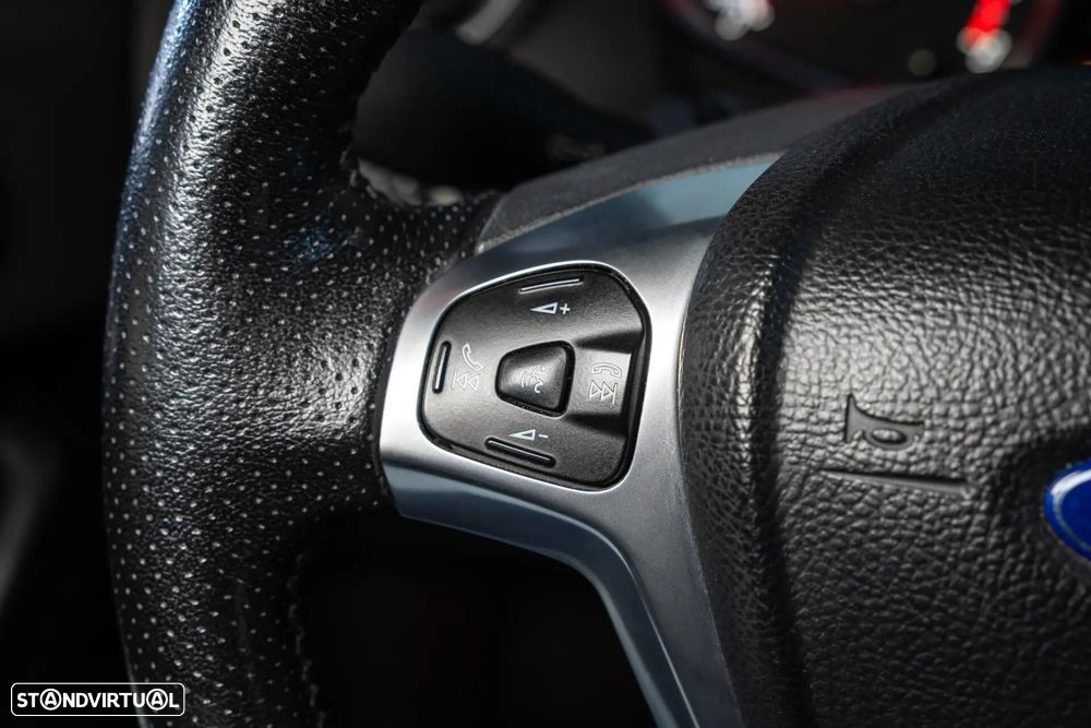 Ford Fiesta 1.6 EcoBoost c/ Pack Pele Desportiva ST - 36