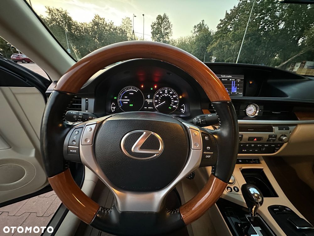 Lexus ES 300h Business Edition - 27