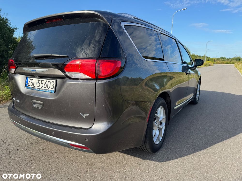 Chrysler Pacifica - 15