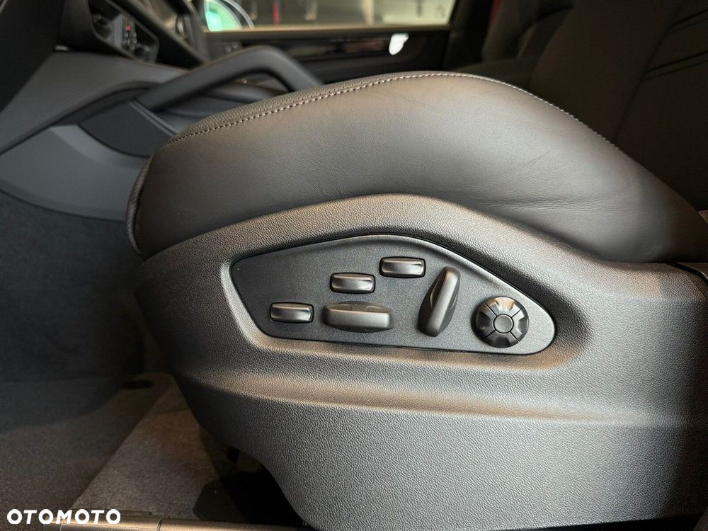 Porsche Cayenne - 21