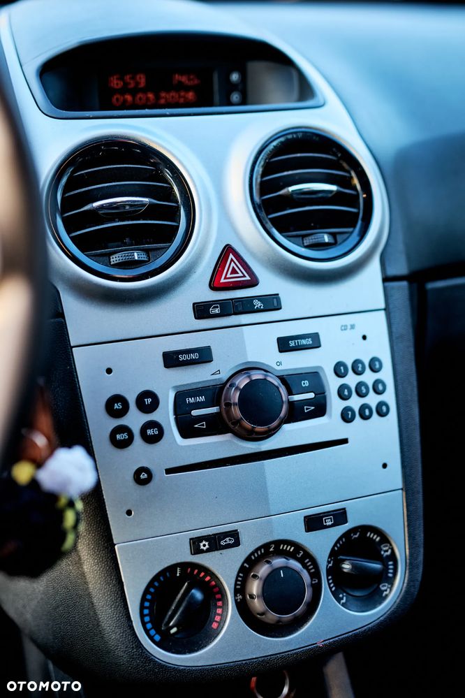 Opel Corsa 1.2 16V - 10