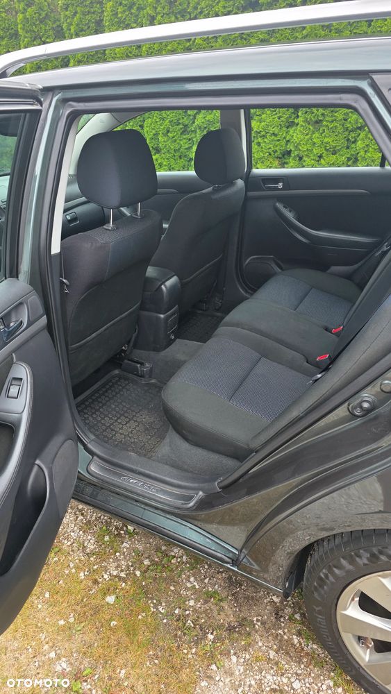 Toyota Avensis 2.0 D-4D Sol+NAVI - 20