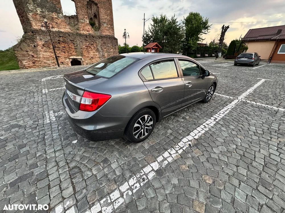 Honda Civic 1.8 MT ES - 4