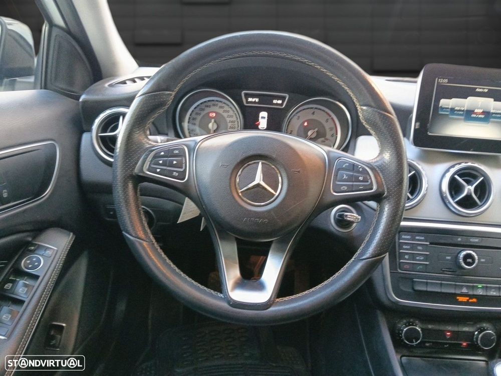 Mercedes-Benz GLA 180 - 10
