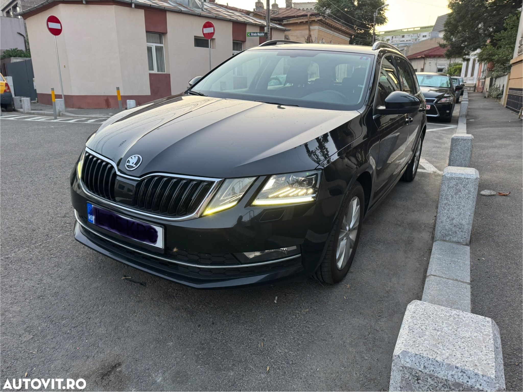Skoda Octavia 1.6 TDI DSG Ambition - 1