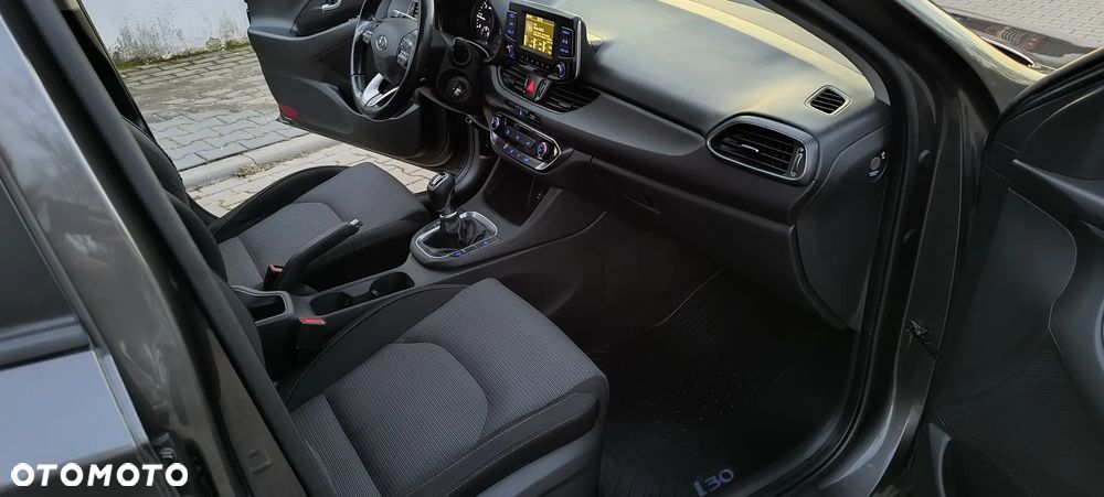 Hyundai i30 blue Kombi 1.6 CRDi Passion - 35