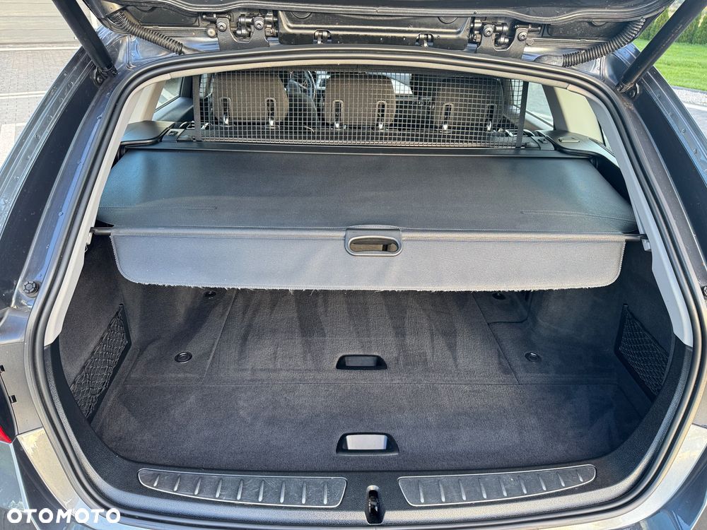 BMW Seria 3 318d Sport Line - 25