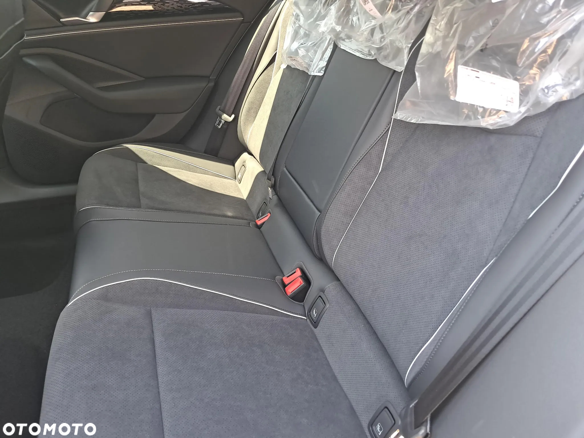 Volkswagen Passat 1.5 TSI ACT mHEV Business Plus DSG - 11